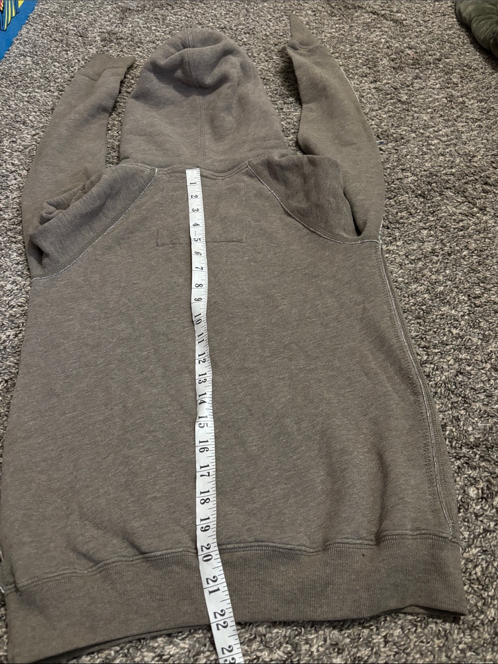 vintage gray-brown Abercrombie & Fitch pullover hoodie featuring a prominent emb - Picture 8 of 8